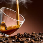 Cosa succede al nostro corpo quando smettiamo di bere caffeina?