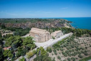 A Fossacesia la 'piazzetta dei lettori' intitolata a Camilleri