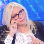 Mara Venier, il dramma dopo l'operazione: «Nessuno mi assicura che guarirò, ho pensato di lasciare Domenica In»