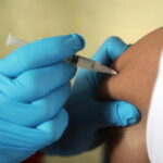 Vaccini: Cina, 2 mld dosi somministrate, immuni in 889 mln