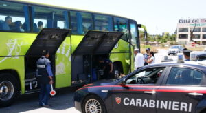 Criminale ricercato in Europa fugge con tre figlie in Sicilia: catturato