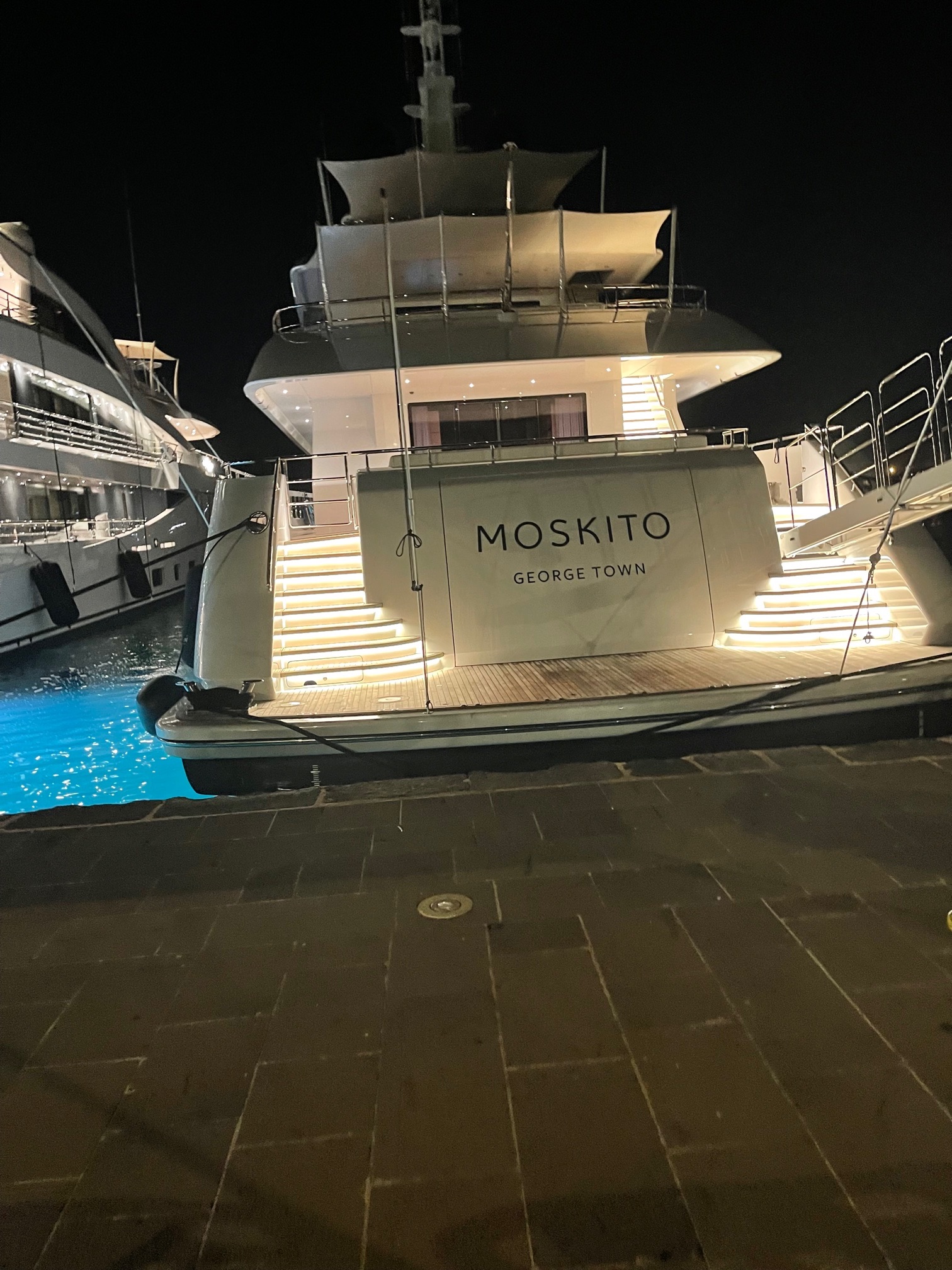 Yacht, il Moskito attraccato a Siracusa. FOTO. VIDEO