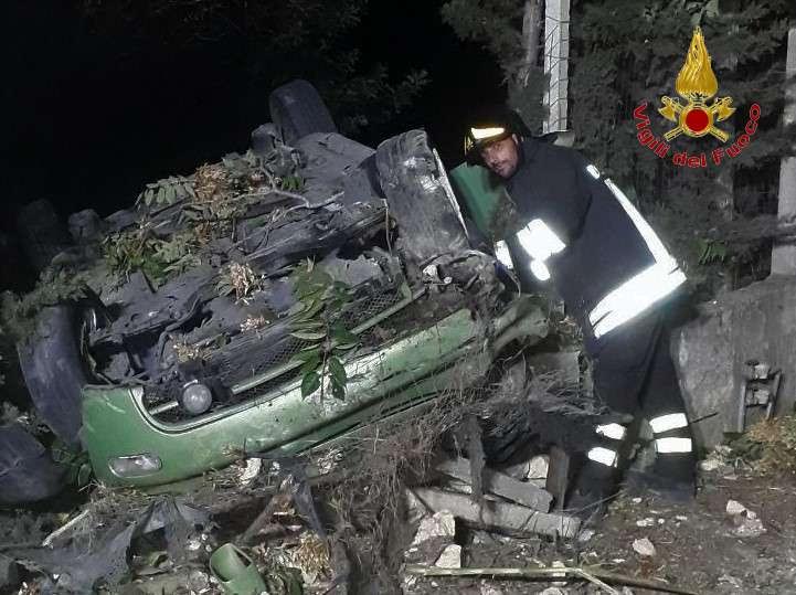 Auto cappotta, due 25enni feriti in un incidente sulla Vittoria-Scoglitti Auto cappotta, due 25enni feriti in un incidente sulla Vittoria-Scoglitti