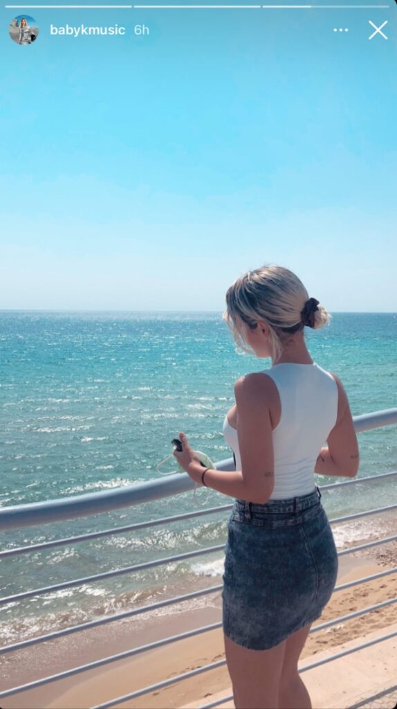 La cantante Baby K in vacanza ad Avola
