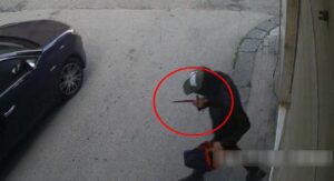 Bandito incastrato da un caffè insieme ai carabinieri VIDEO