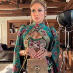Jennifer Lopez incanta a Venezia per la sfilata D & G:il look della 52 enne