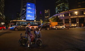 Borsa: Shanghai apre a -0,26%, Shenzhen a -0,10%