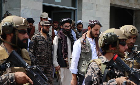 Talebani, stiamo riparando scalo Kabul e ripristinando sicurezza