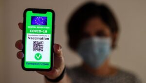 Sicilia, chi non ha il green pass ha il coprifuoco in zona arancione