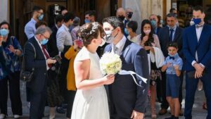 Sicilia, madre e figlia in quarantena, ma vanno al matrimonio: denunciate
