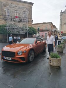 A Monterosso la bentley è rossa, o quasi