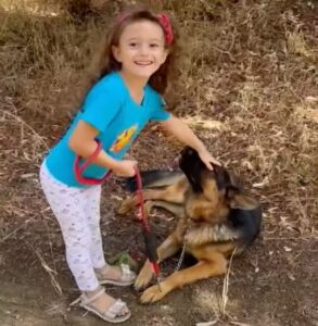 Fiume oggi con la piccola Ibla, figlia dell’avvocato Alessio Cugini, che assiste Rizzi nelle sue cause legali