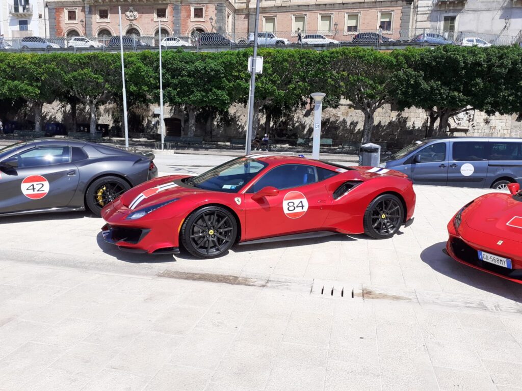 Cavalcade Ferrari, le rosse sono arrivate a Siracusa