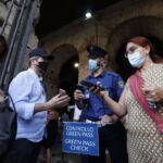 I vaccinati nuovi untori involontari, la privacy rema a favore del contagio