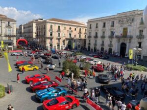 Auto: Ferrari Cavalcade 2021 fa tappa a Catania