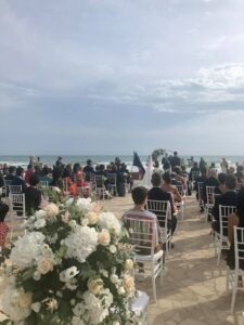 A marina di Ragusa ci si sposa alla rotonda sul mare