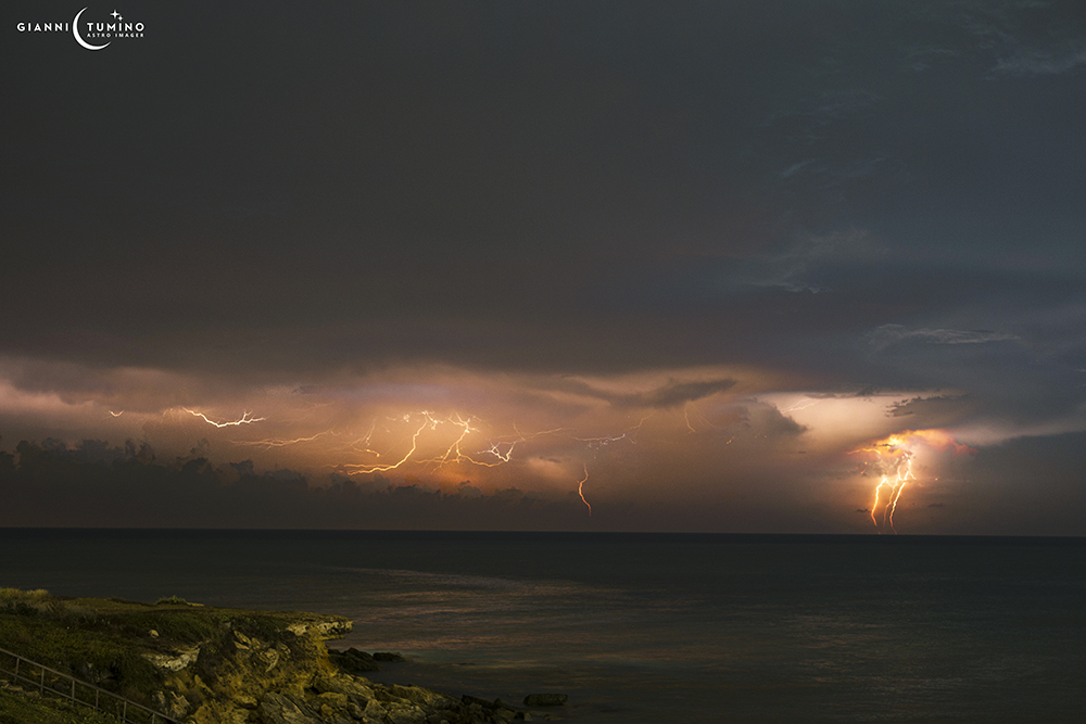 Fulmini a Torre di Mezzo, la foto