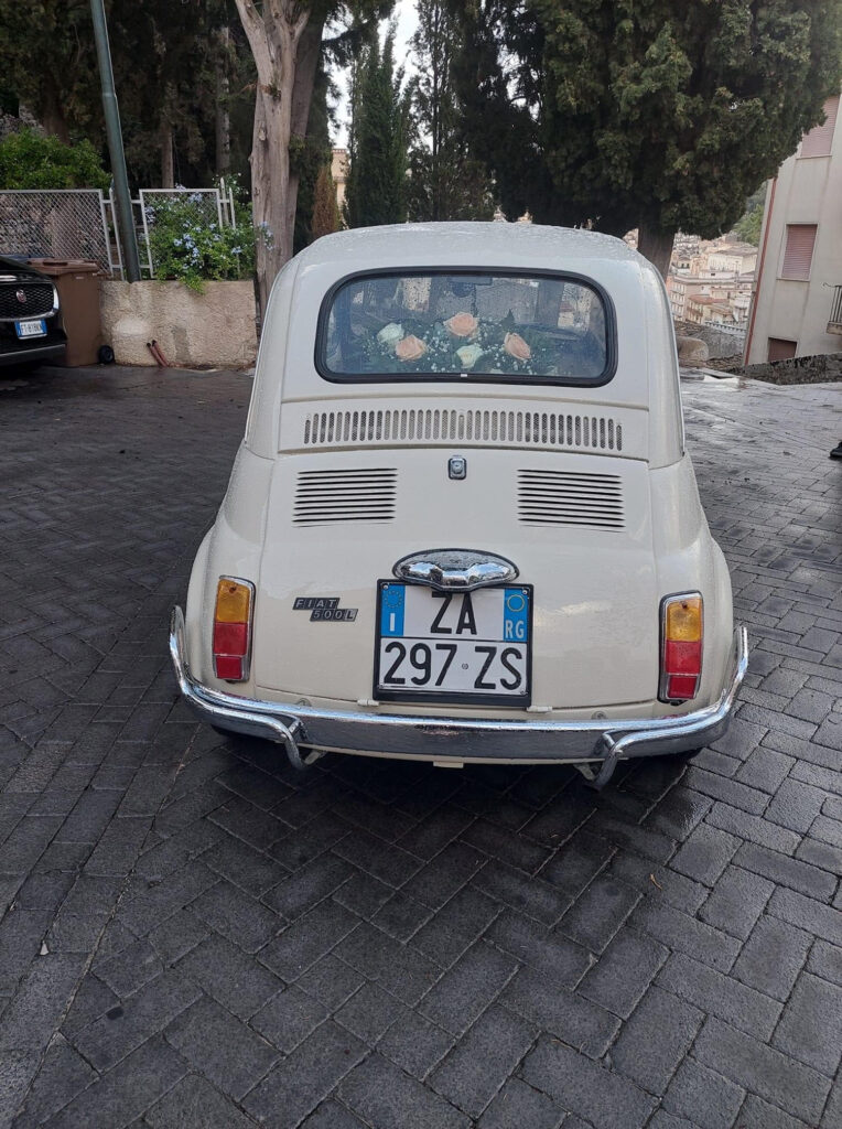 La Fiat 500 di zio Pietro Scollo riappare al matrimonio del nipote