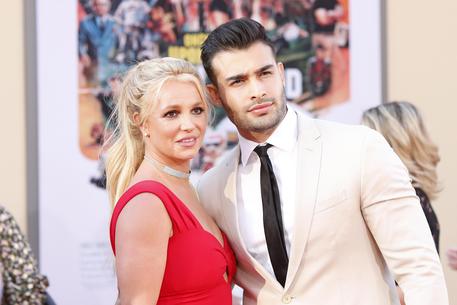 Britney Spears annuncia il fidanzamento con Sam Asghari