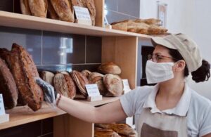 Caro vita, una pagnotta a 3 euro: l’immotivato lievitare dei prezzi