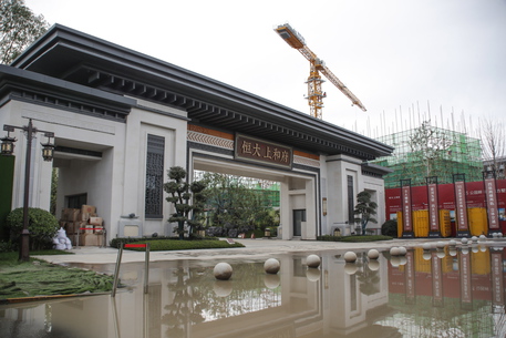 Borsa: Hong Kong, Evergrande crolla del -13%