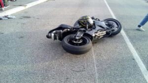 Incidente a Giarratana, grave motociclista di 19 anni
