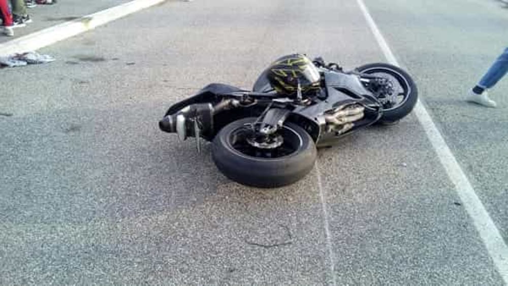 Incidente a Giarratana, grave motociclista di 19 anni