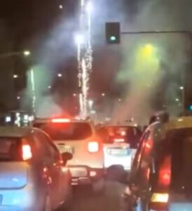 Traffico paralizzato dallo show pirotecnico privato VIDEO