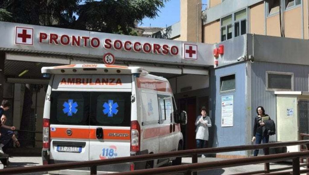Testata a poliziotto, nuova aggressione in pronto soccorso