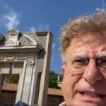 Messina, Red Ronnie non mostra il green pass e resta fuori dal Museo VIDEO