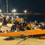 Pozzallo, sbarco a mezzanotte: 121 migranti salvati e portati all’hotspot