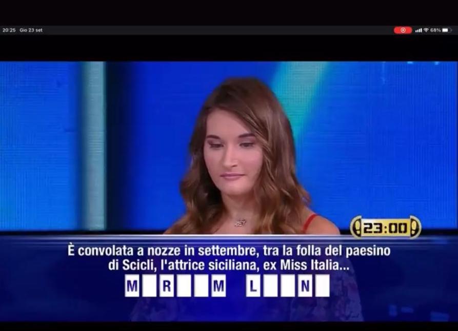 Gerry Scotti, quiz a Canale 5: l’attrice convolata a nozze a Scicli?