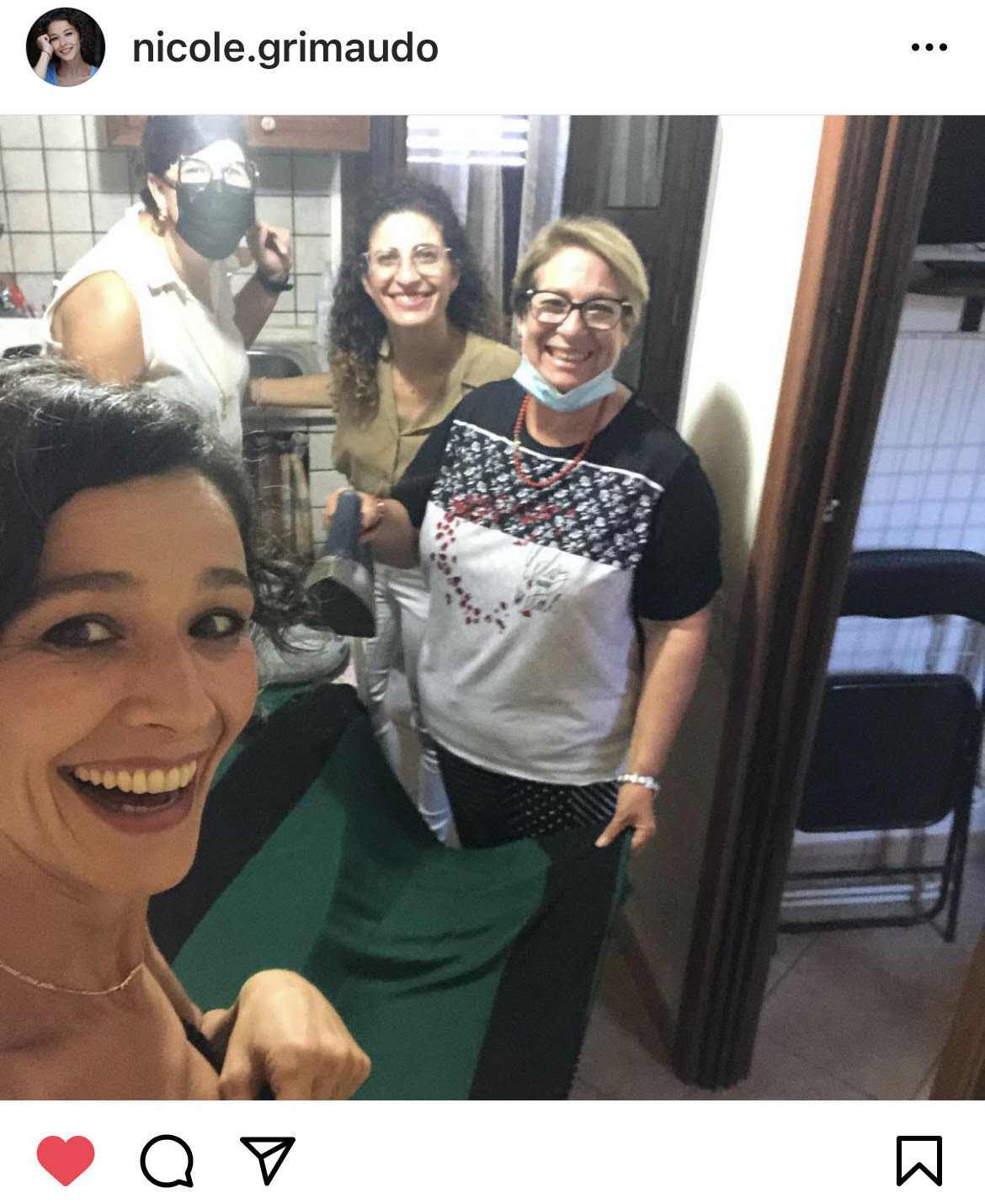 Nicole Grimaudo e l’abito da stirare al matrimonio di Miriam Leone