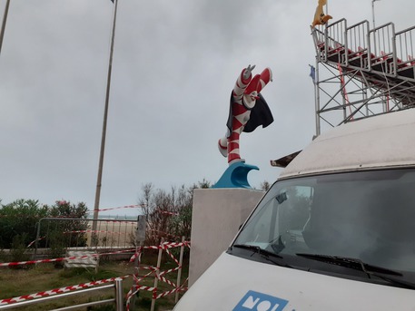Maltempo: pioggia e vento, Carnevale di Viareggio si ferma