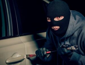 Vittoria, presi due ladri d'auto