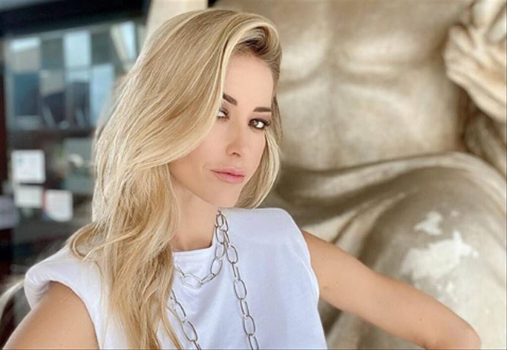 Elena Santarelli: il regime alimentare della showgirl per restare in forma