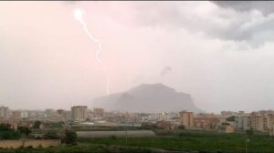 Riprogrammati decolli e atterraggi a Palermo e Trapani