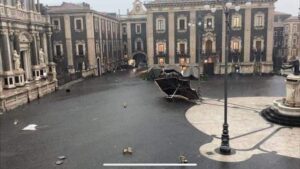 Catania annega, il tornado investe la città FOTO | VIDEO