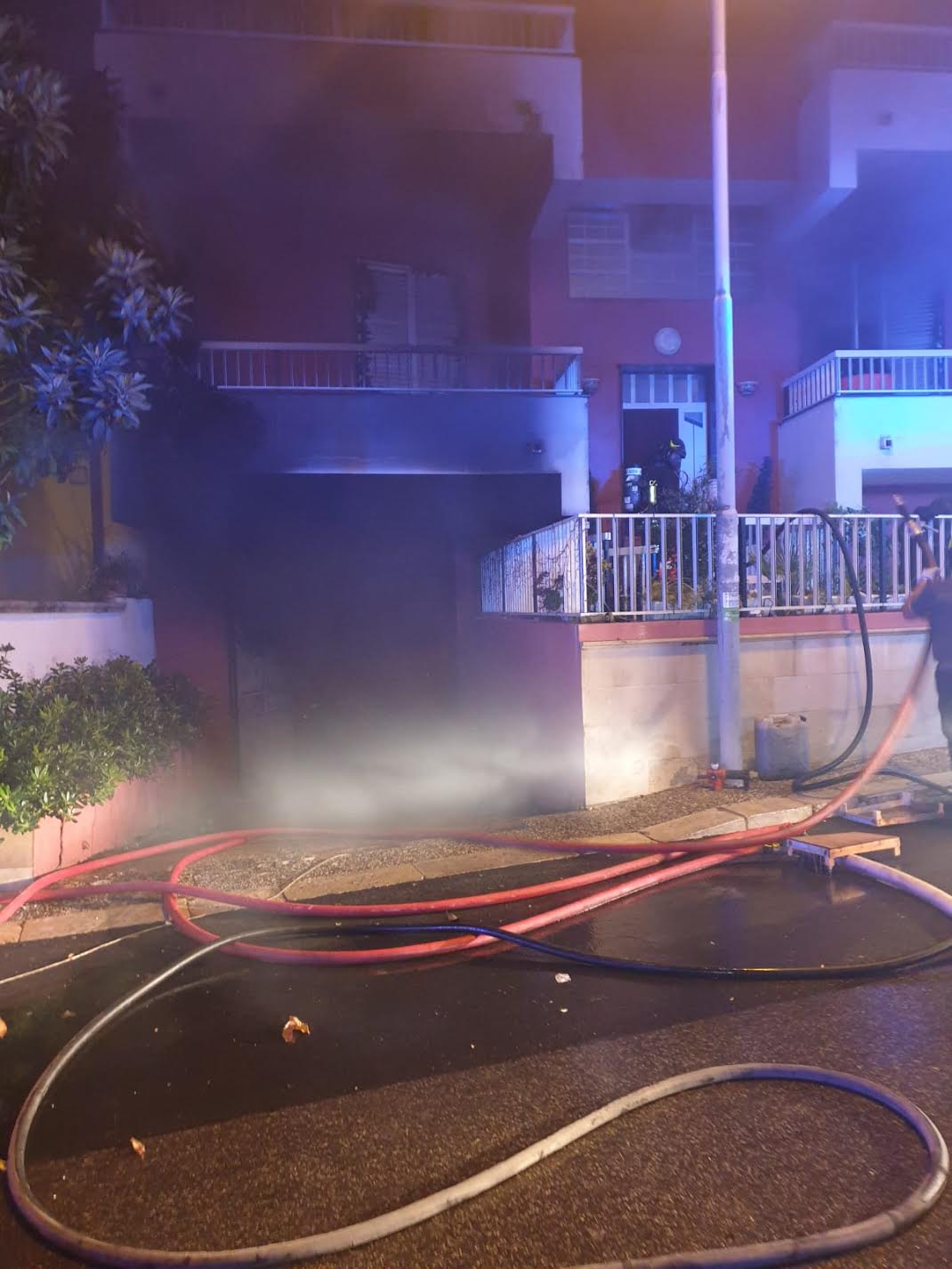 Va a fuoco una casa a Scoglitti