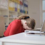 Stipendio sospeso anche a chi lavora da casa, ok ai controlli giornalieri in azienda