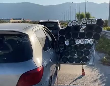 Auto a palla: 22 altoparlanti da 16cm a porta VIDEO