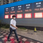 Borsa: Hong Kong apre a +1,3%, nuove scadenze per Evergrande
