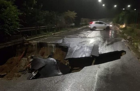 Maltempo:frane e voragini, strade allagate a Palermo e provincia