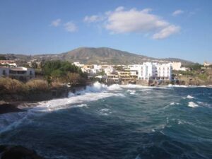 Maltempo: forte mareggiate e vento, Eolie isolate