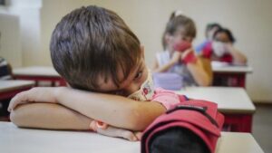 Scicli, bambino positivo al Covid, genitori lo mandano a scuola, denunciati