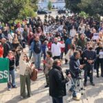 Cortei e sit-in episodici e non violenti, fila liscia la prova generale del certificato a lavoro