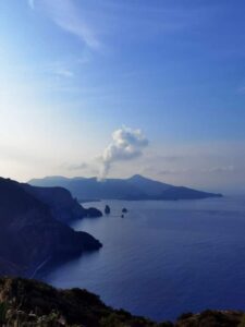 Disposto divieto di salire su Vulcano
