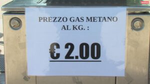Auto, il prezzo del metano alle stelle, paura per l'AdBlue