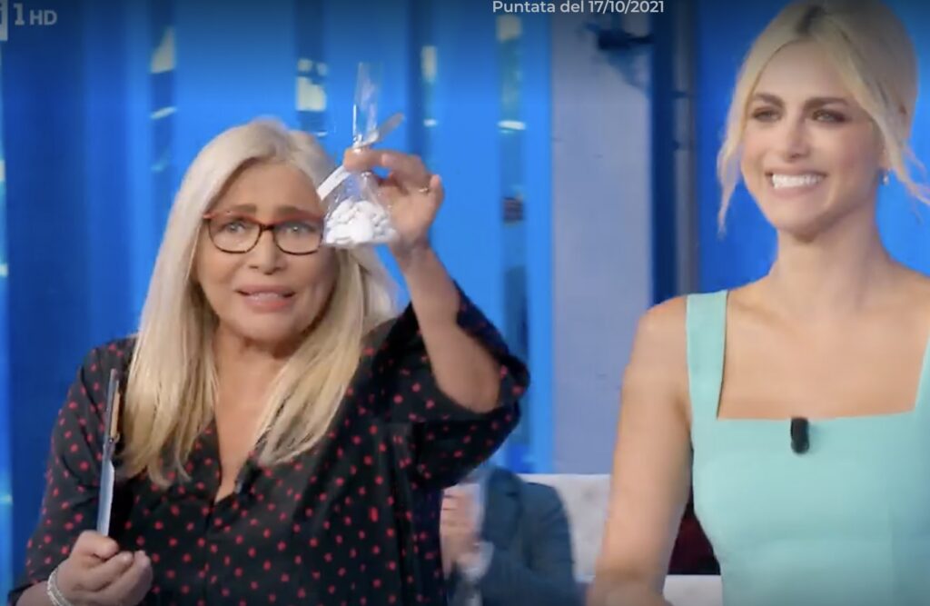 Miriam Leone a Domenica In: confetti per Mara Venier