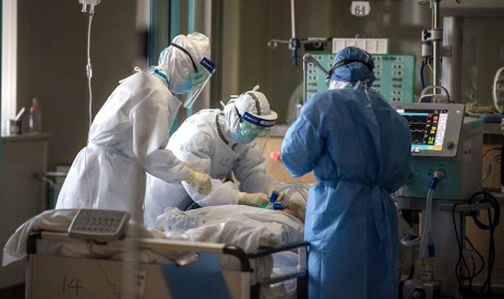 Covid, 18enne non vaccinato ricoverato: la famiglia a casa con la febbre